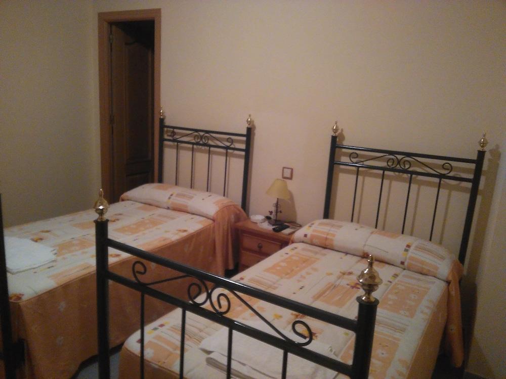Hostal Miraflor De Las Cadenas กัวกอสเตยุสเต ภายนอก รูปภาพ