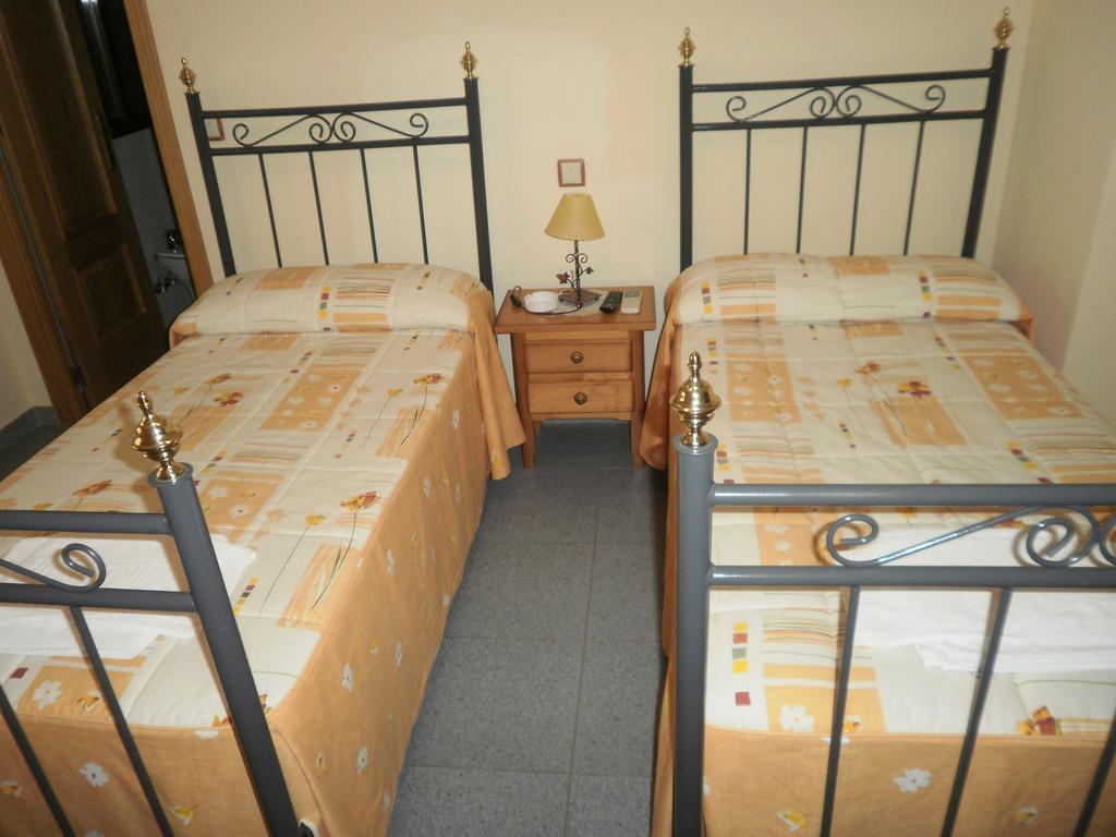 Hostal Miraflor De Las Cadenas กัวกอสเตยุสเต ภายนอก รูปภาพ